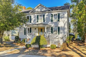 Interior - Timeless Charm! Family Home Near Belhaven Beach (Belhaven)