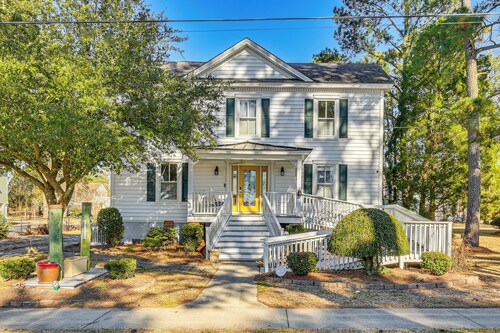Timeless Charm! Family Home Near Belhaven Beach
