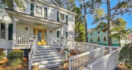 Timeless Charm! Family Home Near Belhaven Beach