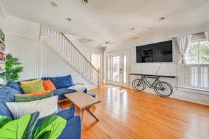 Interior - Timeless Charm! Family Home Near Belhaven Beach (Belhaven)