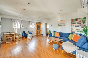 Interior - Timeless Charm! Family Home Near Belhaven Beach (Belhaven)