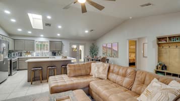 House (3 Bedrooms) | Front of property