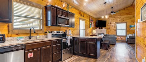 House (3 Bedrooms) | Interior