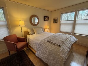 Iron/ironing board, Internet, bed sheets