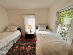 5 bedrooms, iron/ironing board, Internet, bed sheets - BELMONT HOUSE - Town of Camden (Camden)