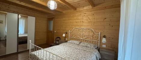 2 chambres, fer et planche Ă repasser, Wi-Fi, draps fournis