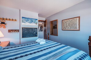 WiFi, bed sheets - Slopeside! Two bedroom, updated unit sleeps 6 (Newry)