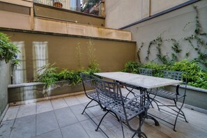 تناول الطعام بالخارج