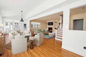Smart TV, chimenea y tenis de mesa 