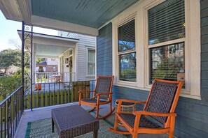 Terrace/patio - Savanah Home, Walkable Downtown, 30+ Days (Savannah)