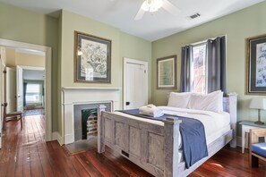 Iron/ironing board, free WiFi, bed sheets - Savannah Home, Walkable to Forsyth, Historic (Savannah)
