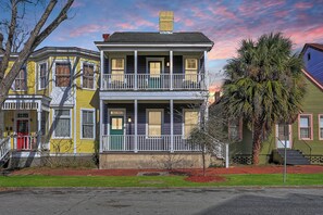 Exterior - Savannah Home, Walkable to Forsyth, Historic (Savannah)