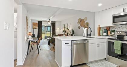 Savannah, 2bed/2bath, Pet Friendly