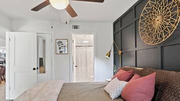 Bureau, fer et planche Ă repasser, Wi-Fi gratuit, draps fournis