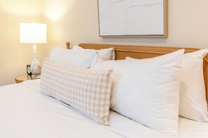 Tabla de planchar con plancha, wifi gratis y ropa de cama 