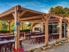 Outdoor dining - Mobile Home with Terrace for 2 People (Le Grand-Serre)