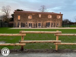 المنطقة المحيطة بالمنشأة