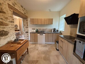 ثلاجة، ميكروويف، فرن، غسالة أطباق