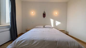 Free WiFi, bed sheets