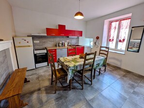 Kühlschrank, Mikrowelle, Geschirrspüler