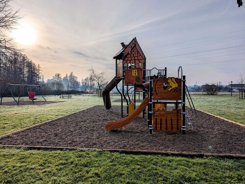 Quiet Lodge for 4 with Wood Stove and WiFi Included