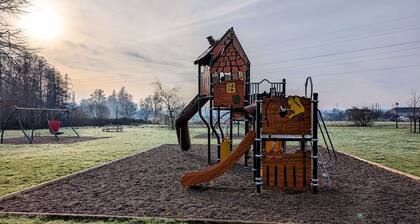 Quiet Lodge for 4 with Wood Stove and WiFi Included