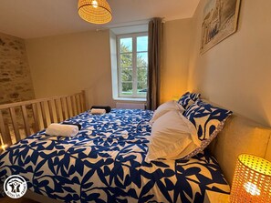 1 bedroom, free WiFi, bed sheets - Charming Vendée Cottage with Garden - 6 Guests (La Gaubretière)