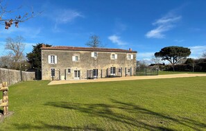 Exterior - Charming Vendée Cottage with Garden - 6 Guests (La Gaubretière)