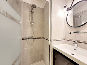Bathroom - Canet-en-Roussillon: Studio for 2 with balcony (Canet-en-Roussillon)