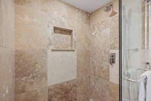 Shower, hair dryer, towels - Surf & Saddle - Racetrack, Ocean Views from this Gorgeous Condo with AC (Solana Beach)