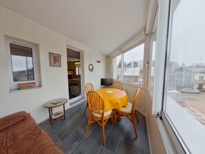 Dining - Cozy apartment with loggia in the heart of Jura (Prémanon)