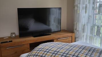 WiFi, bed sheets