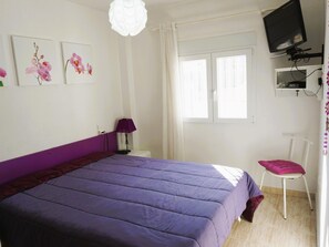 3 bedrooms, free WiFi, bed sheets - Family Home Steps from the Beach with Private Pool in El Verger (Vergel)
