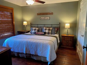 2 bedrooms, iron/ironing board, free WiFi, bed sheets