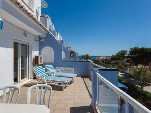 Terrace/patio - Charming 2-Bedroom Apartment in Denia, Beach Access, Parking Included (Denia)