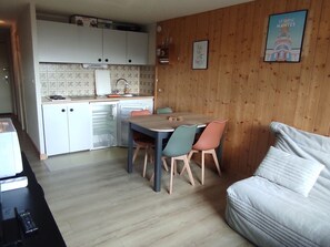 Interior - Studio in Station Center with Free Wi-Fi (Besse-et-Saint-Anastaise-Super Besse)