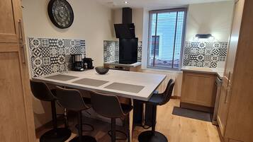 Réfrigérateur, lave-vaisselle