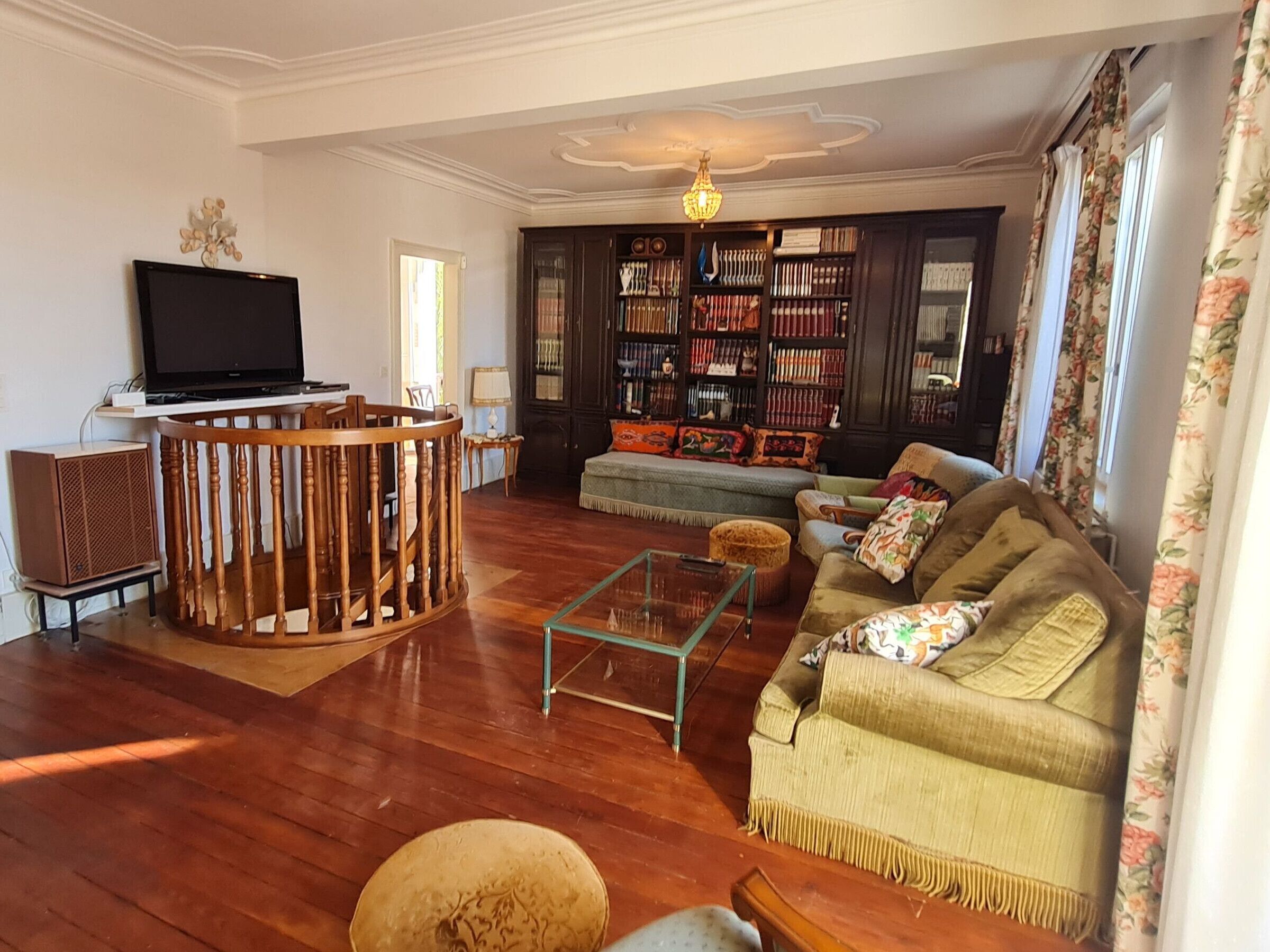 Televisie en een open haard