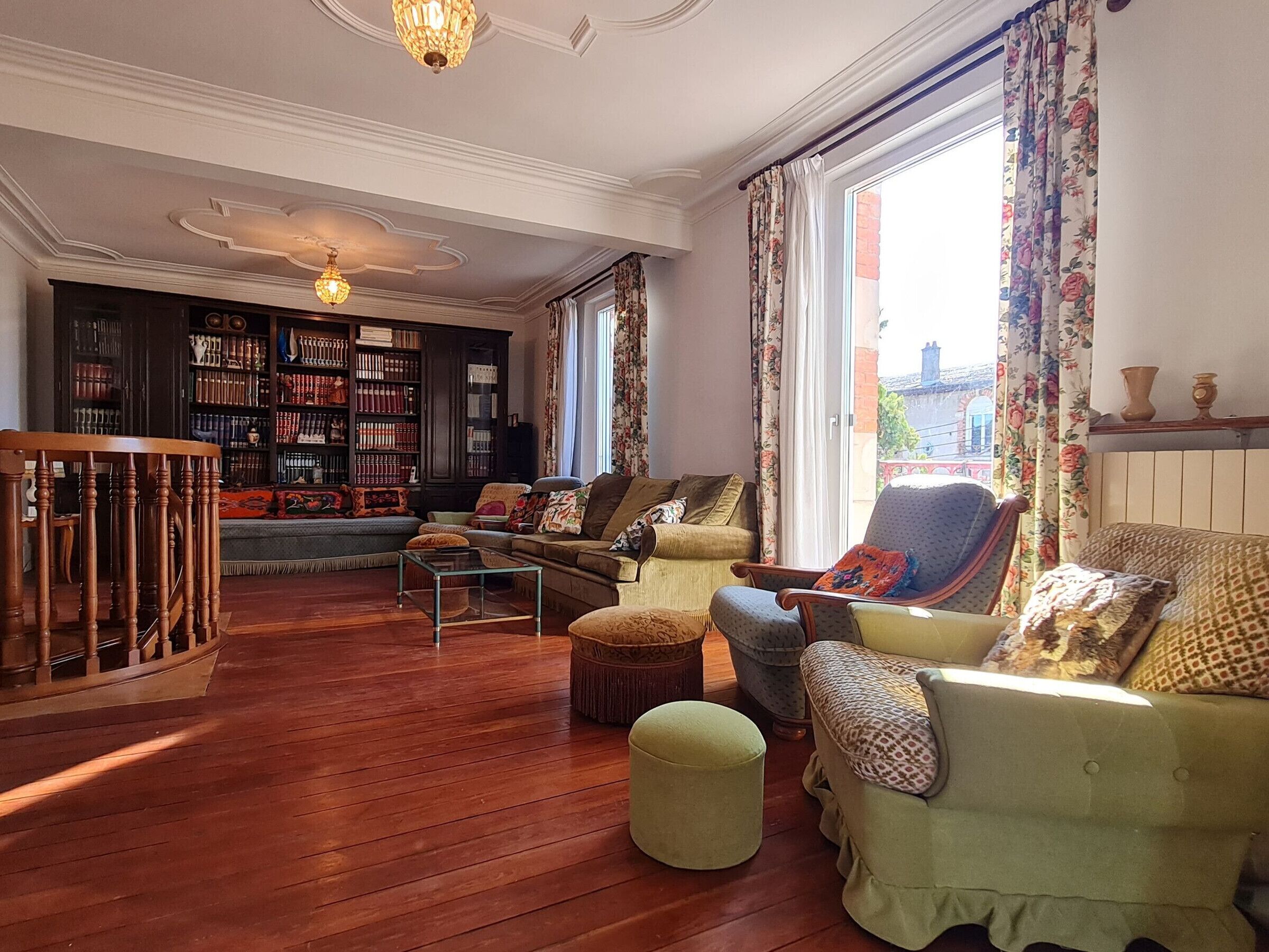 Televisie en een open haard