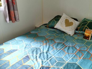 2 bedrooms, free WiFi - Cozy mobile home with terrace, 2 bedrooms, sleeps 6 (Nibelle)