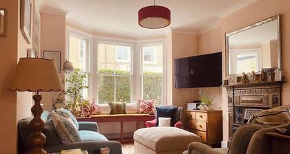 Devonshire Rd 2-Bed House with Garden | W4