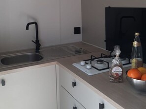Fridge, microwave, coffee/tea maker - Mobile Home for 4 with Terrace in Le Pradet (Le Pradet)