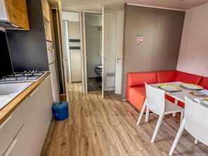 Dining - Mobile Home in Notre-Dame-de-Monts - Sleeps 5 (Notre-Dame-de-Monts)
