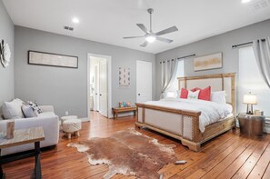 7 bedrooms, desk, iron/ironing board, travel cot
