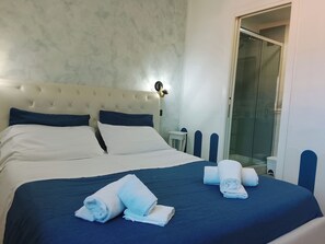 4 bedrooms, iron/ironing board, WiFi, bed sheets - 4 Bedrooms 4 Bathrooms Pompeii 900 meters from the center (Pompei)