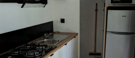 Jääkaappi, mikroaaltouuni