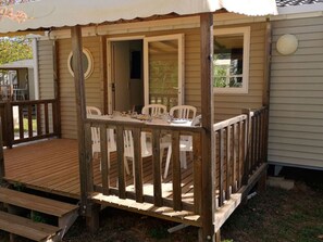 Outdoor dining - 3-bedroom mobile home with terrace in Collias (Collias)
