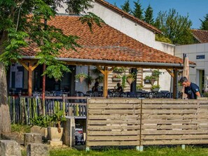 Outdoor dining - Mobile home 2 bedrooms with terrace in Vielmur-sur-Agout (Vielmur-sur-Agout)