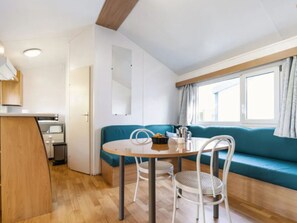 Dining - Mobile home 4 pers. with terrace & grill (Rivedoux-Plage)