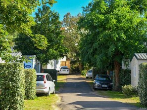 Property grounds - Functional Mobile Home in Jard-sur-Mer, 3 Bedrooms, Sleeps 6 (Jard-sur-Mer)